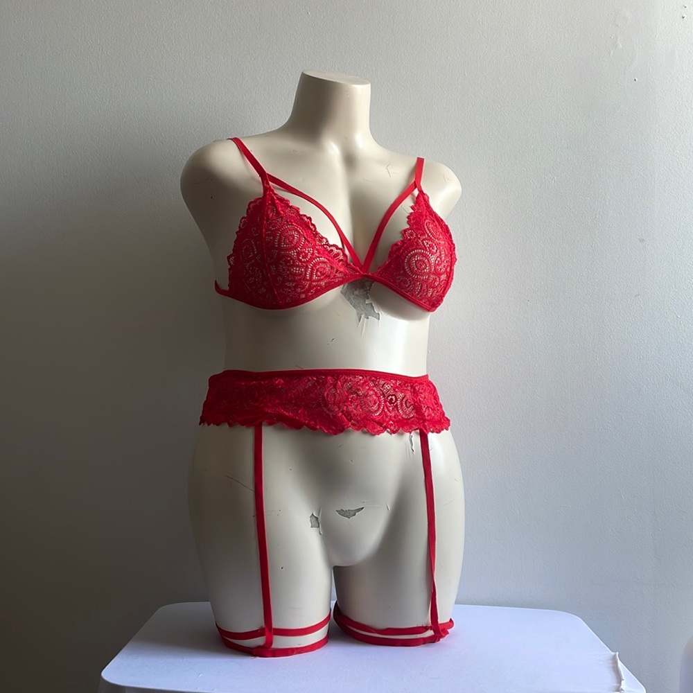Red Lace Lingerie Set 3X .